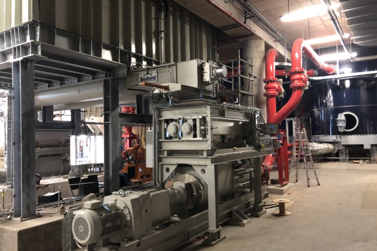 Annahmesilo der Dickschlammverbrennungsanlage bei der KMW